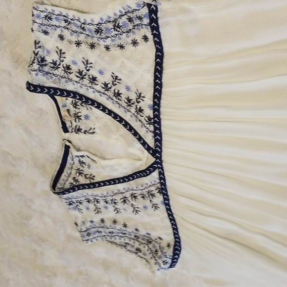 Altar'd State Top Size XS White Boho Embroidered - Picture 3 of 8